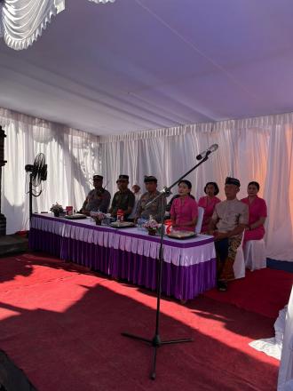 PENYERAHAN BEDAH RUMAH OLEH BAPAK KAPOLRES BULELENG DAN IBU KETUA BHAYANGKARI CABANG BULELENG